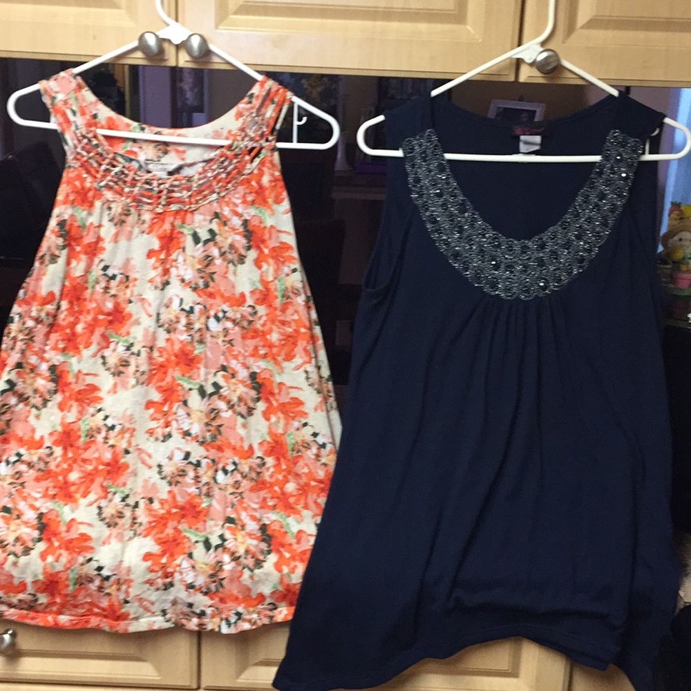 SOLD !!!!TWO LIKE NEW SLEEVELESS TOPS SIZE XLG